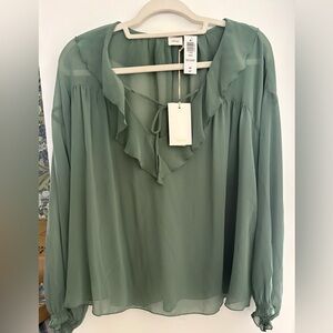Aritzia Wilfred Kissa top. NWT. Pretty green color. Perfect for spring/summer.